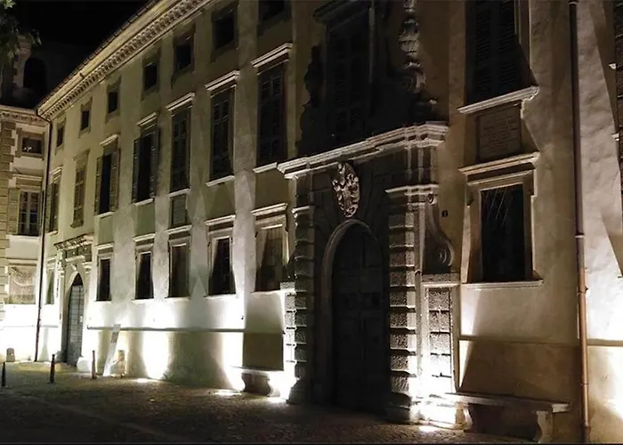 Palazzo Salis - La Dimora Del Conte Apartment Tirano