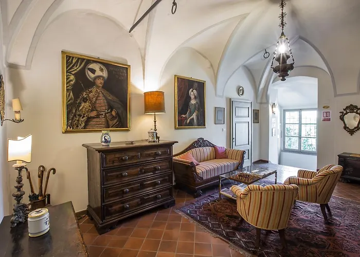 Palazzo Salis - La Dimora Del Conte Tirano