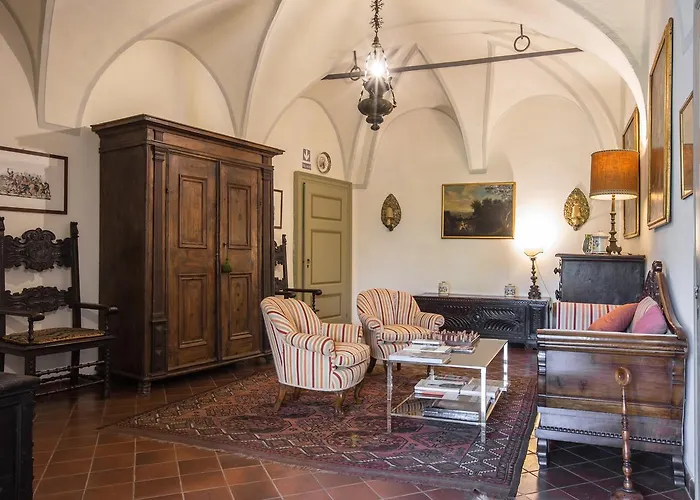 Palazzo Salis - La Dimora Del Conte Tirano