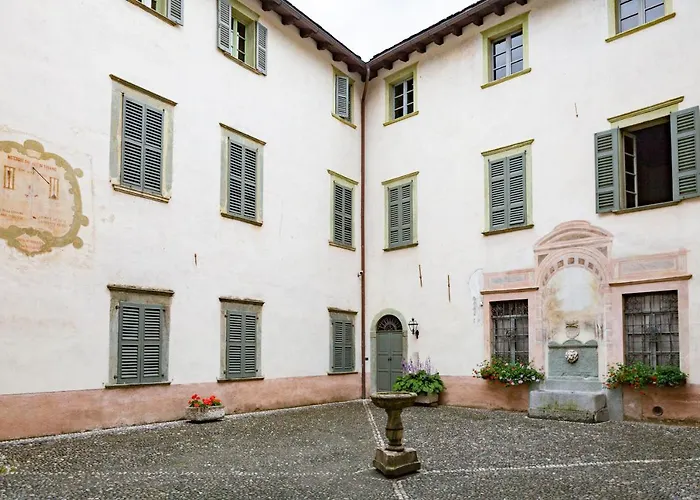 Palazzo Salis - La Dimora Del Conte Tirano